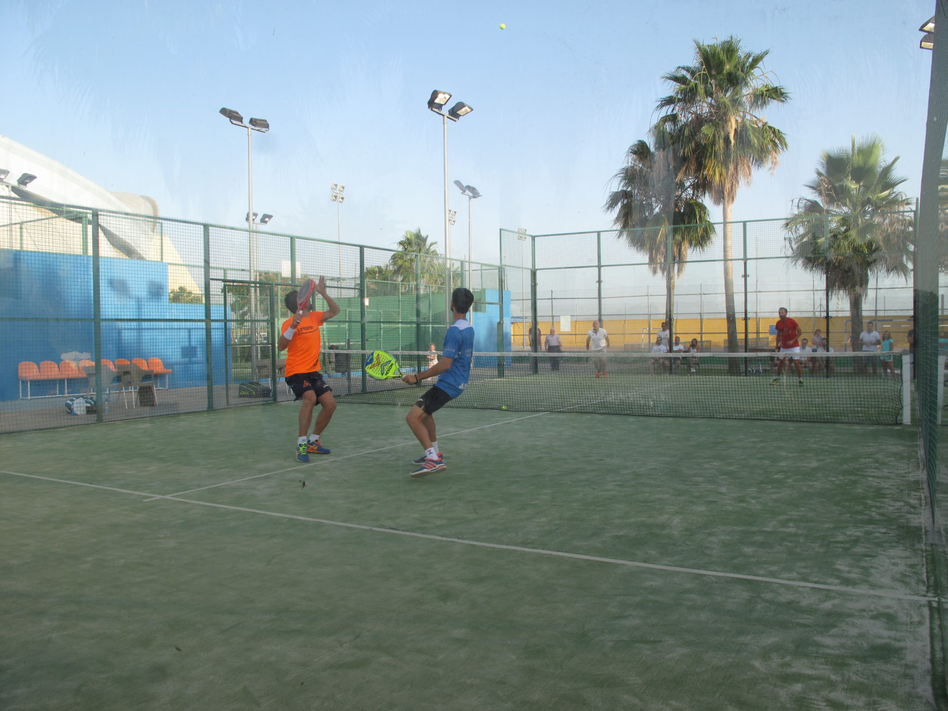 Plazas libres de pádel abril y mayo