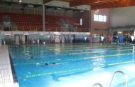 Nado libre en el Centro Acuático de Montequinto en el mes de diciembre