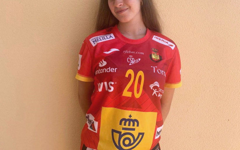 Blanca Benítez debuta la máxima categoría del balonmano femenino español