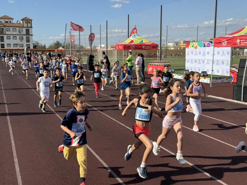 Entrega de vales de la Carrera Escolar a los Centros Escolares