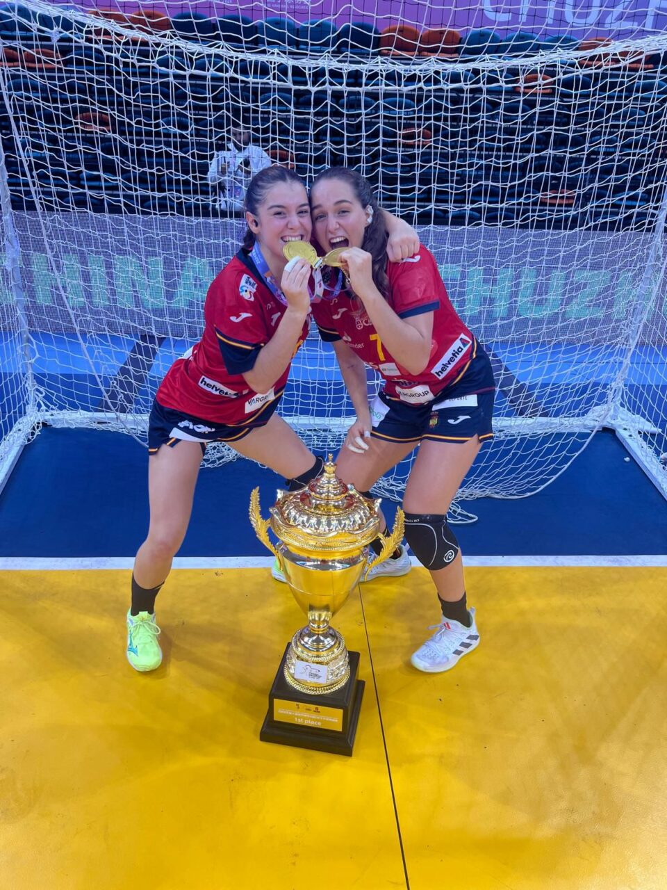 Belén Rodríguez y Marta Regordán, campeonas del mundo con las Guerreras Juveniles en China