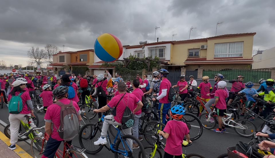 A pesar del mal tiempo 1.500 personas participan en el Día de la Rueda