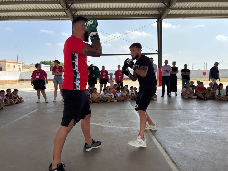 Actividad de Boxeo impartida por el Campeón de Europa Silver Falito Acosta