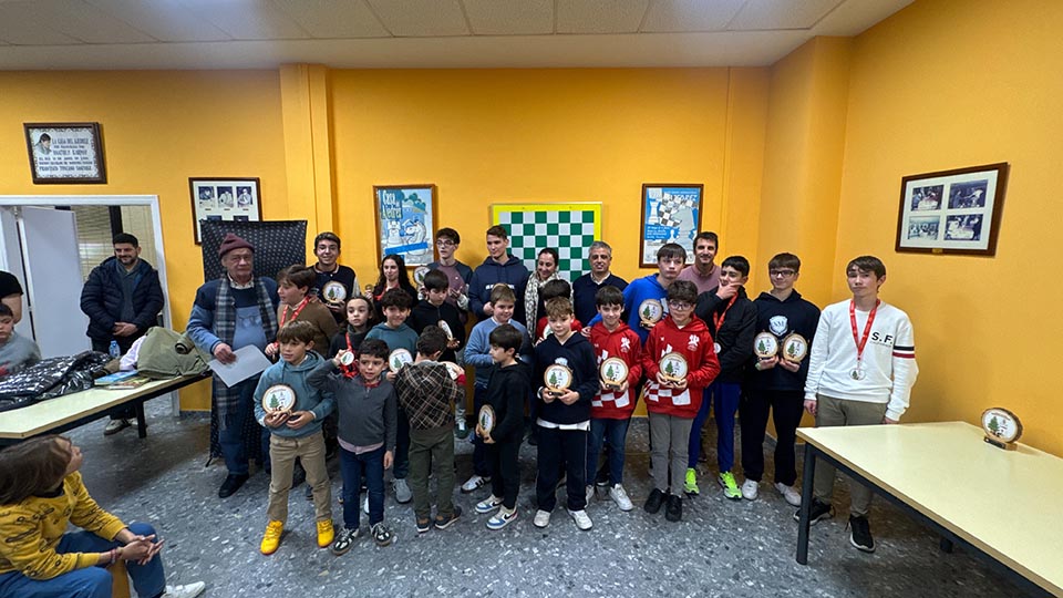 Entrega de trofeos XXVIII Torneo Navideño de Ajedrez