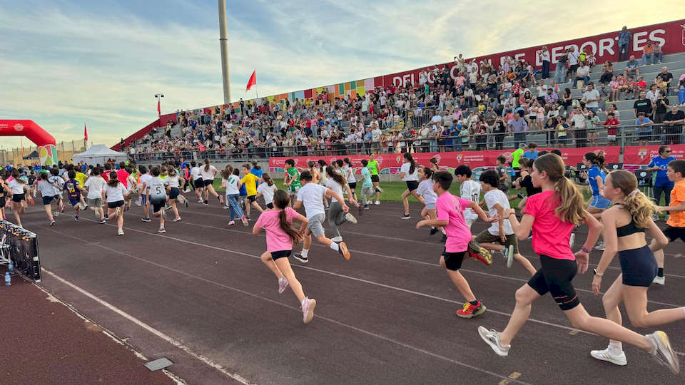 La 45ª Carrera Escolar de Dos Hermanas reúne a más de 3.000 participantes en una gran jornada deportiva, inclusiva y solidaria