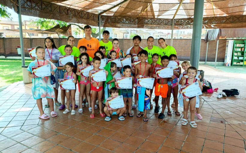 La campaña de verano de las piscinas municipales de Dos Hermanas avanza con una excelente acogida y una amplia participación